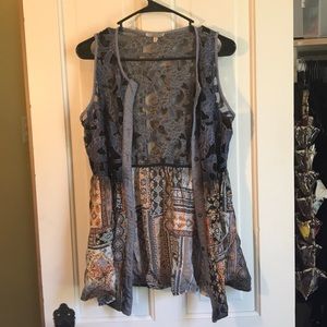 Gimmicks by BKE Crotchet Vest Size M